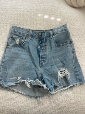 Levi’s Ribcage Shorts